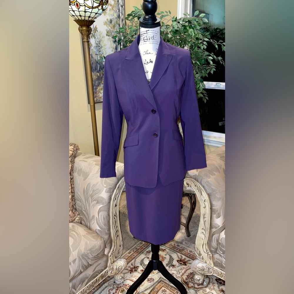 Suit, jacket and skirt